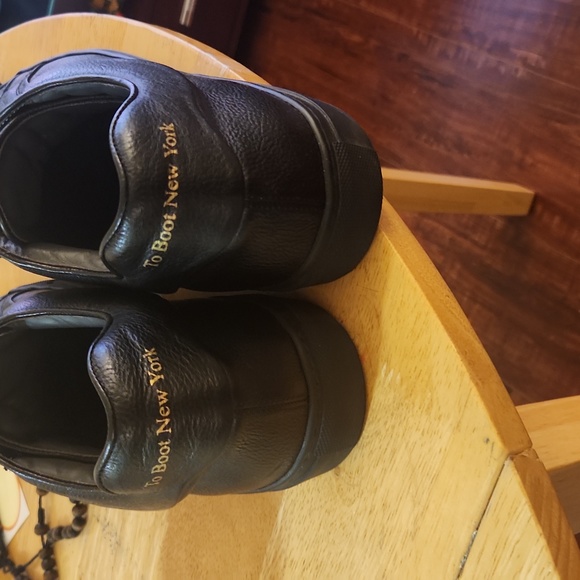 Sneakers to boot like New - Picture 3 of 6